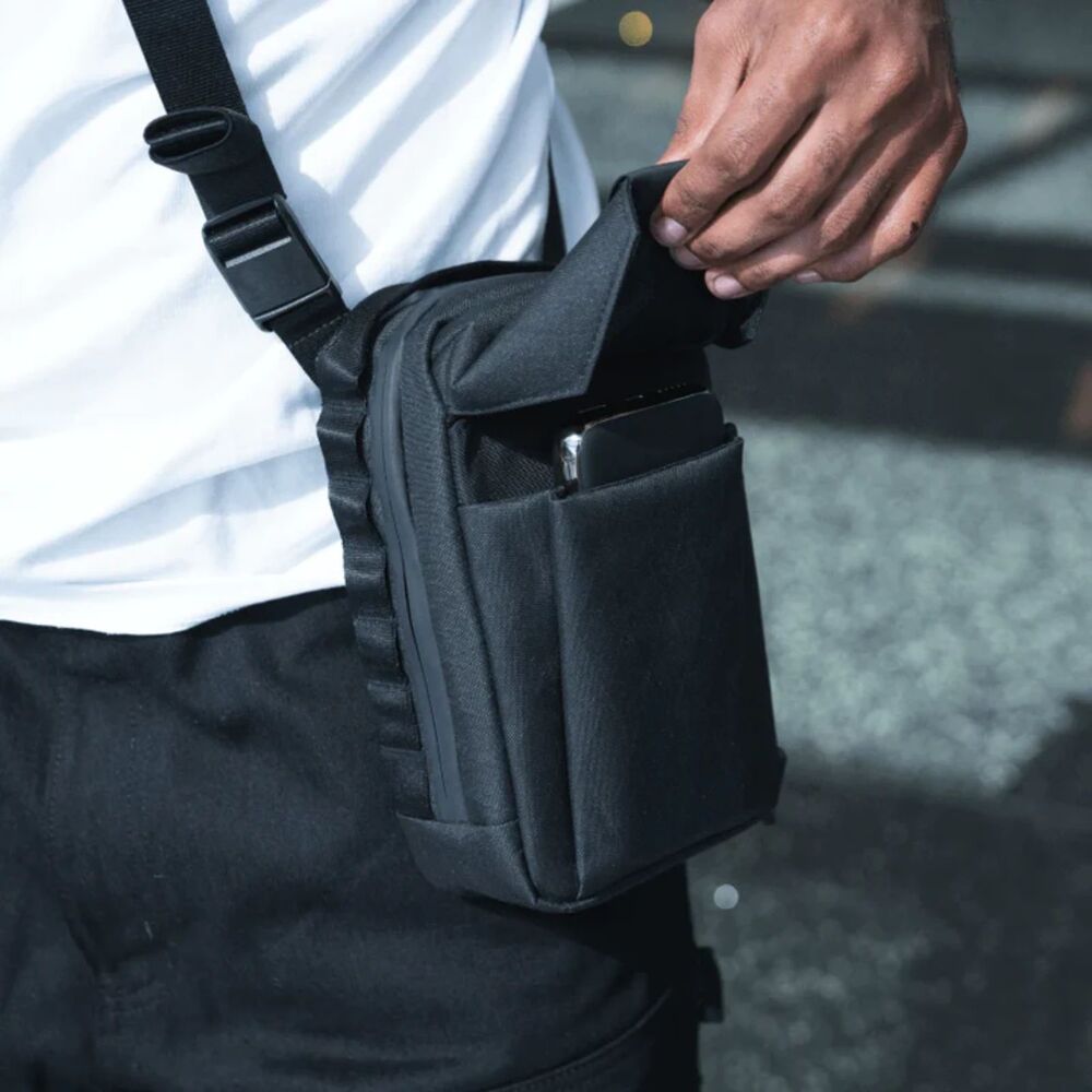 WANDRD X1 Medium Cross Body Bag - Black